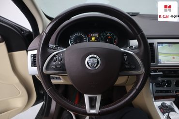 2013 - jaguar xf