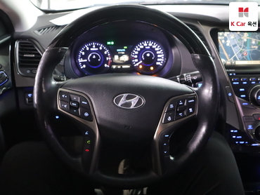 2011 - hyundai grandeur