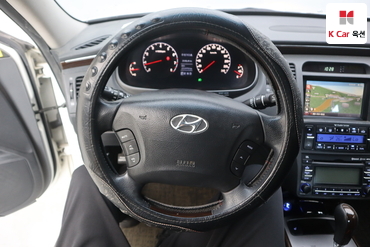 2011 - hyundai grandeur