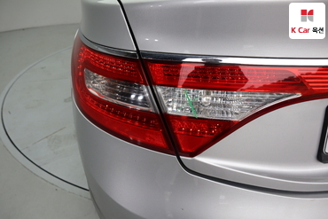 2011 - hyundai grandeur