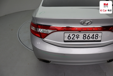 2011 - hyundai grandeur