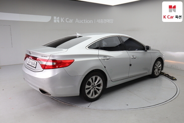 2011 - hyundai grandeur