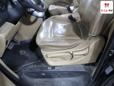 2012 - hyundai grand starex