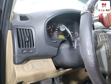 2012 - hyundai grand starex
