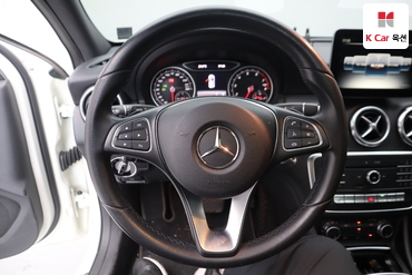 2017 - mercedes-benz a200