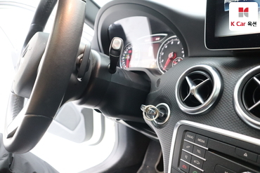 2017 - mercedes-benz a200