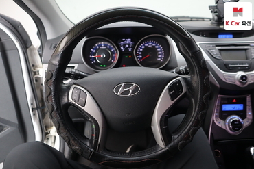 2012 - hyundai avante