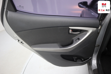 2012 - hyundai avante