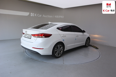 2018 - hyundai avante
