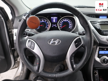 2012 - hyundai avante