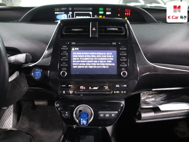 2021 - toyota prius