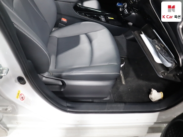 2021 - toyota prius