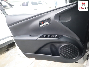 2021 - toyota prius