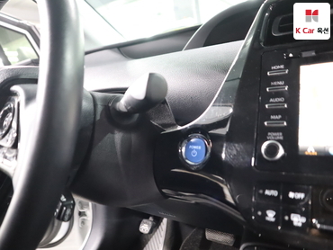2021 - toyota prius