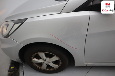 2011 - hyundai accent