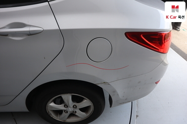 2011 - hyundai accent