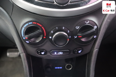 2011 - hyundai accent
