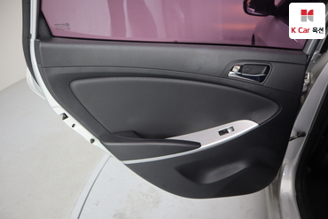 2011 - hyundai accent