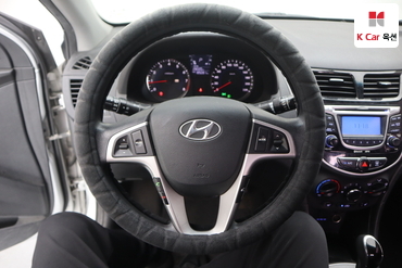 2011 - hyundai accent