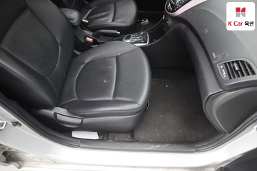 2011 - hyundai accent