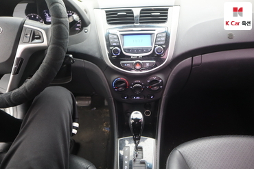 2011 - hyundai accent