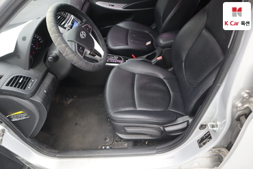 2011 - hyundai accent