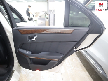 2011 - mercedes-benz e300