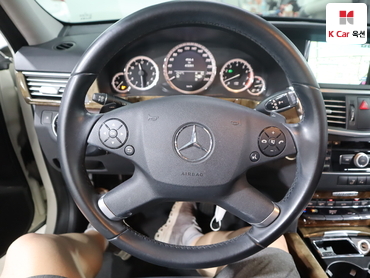 2011 - mercedes-benz e300