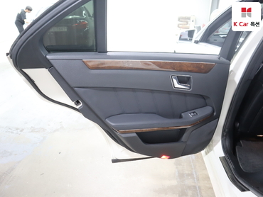 2011 - mercedes-benz e300