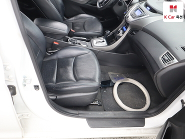 2012 - hyundai avante