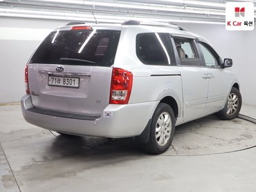 2011 - kia carnival