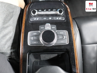 2018 - genesis eq900
