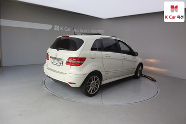 2011 - mercedes-benz b200