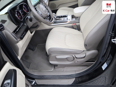 2023 - kia carnival