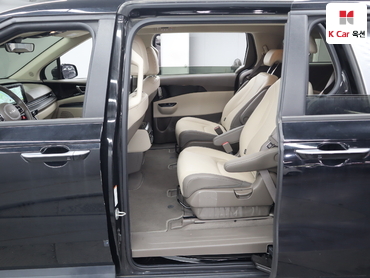 2023 - kia carnival