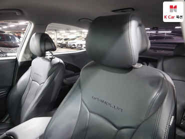 2011 - hyundai grandeur