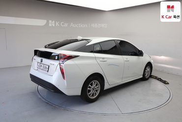 2017 - toyota prius