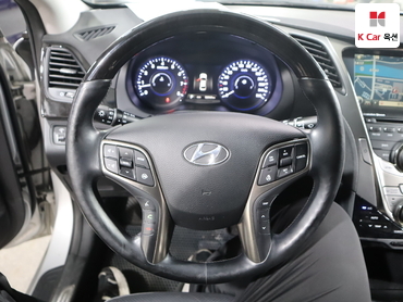 2011 - hyundai grandeur