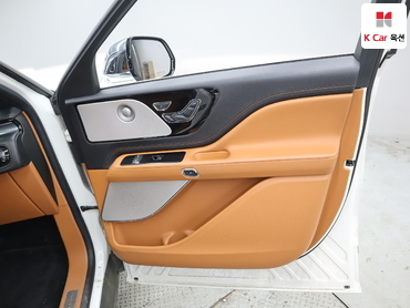 Lincoln Aviator 2022 — صورة 32