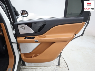 Lincoln Aviator 2022 — صورة 30