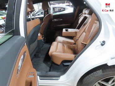 2023 - genesis gv70