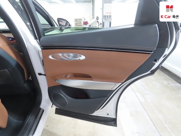 2023 - genesis gv70