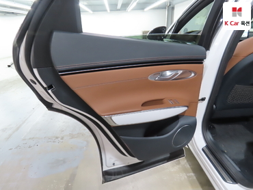 2023 - genesis gv70