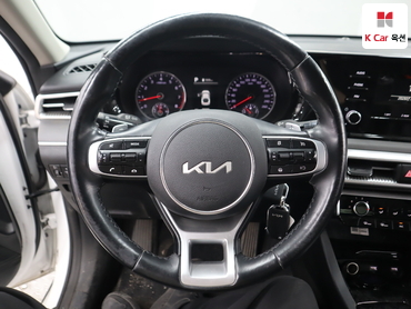 2022 - kia k5