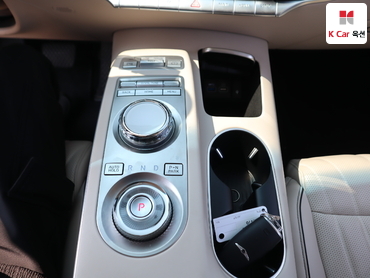 2021 - genesis gv70