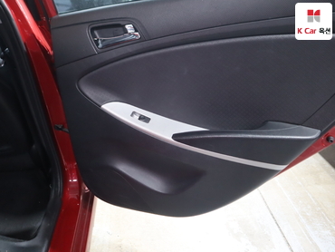 2012 - hyundai accent