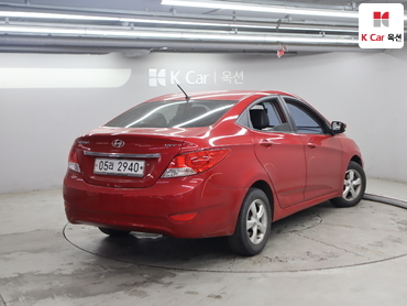 2012 - hyundai accent