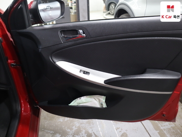 2012 - hyundai accent