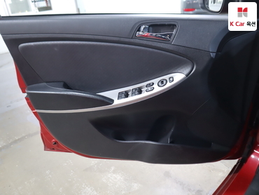 2012 - hyundai accent