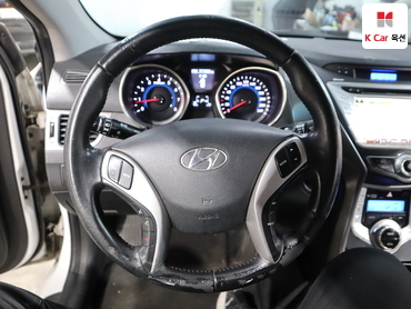 2011 - hyundai avante